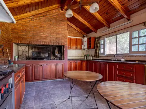 Casa en Venta con 2 cocheras