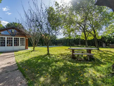 VENTA/PERMUTA - Casa de 3 dormitorios con pileta y jardín. Funes, Garita 13