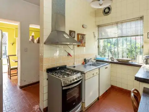 Casa en Venta con 2 cocheras