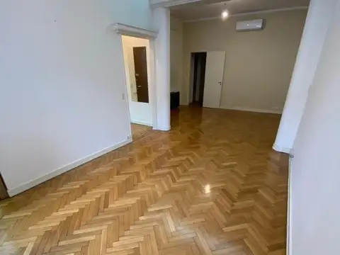 Excelente 3 ambientes c/ balcón y dependencia - Lavadero 