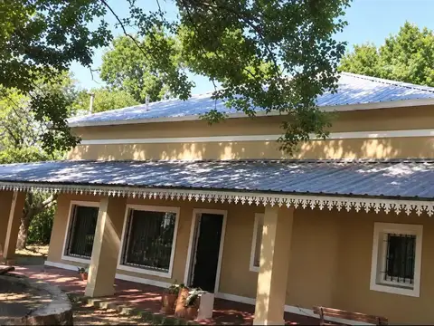 Campo en Venta 15 Has Casa 8 Dormitorios en Pergamino con Capilla
