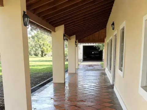 Campo en Venta 15 Has Casa 8 Dormitorios en Pergamino con Capilla