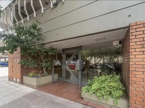 DEPARTAMENTO 3 AMBIENTES CON DEPENDENCIA, COCHERA FIJA, BALCÓN CORRIDO Y LAVADERO – EXCELENTE UBICAC