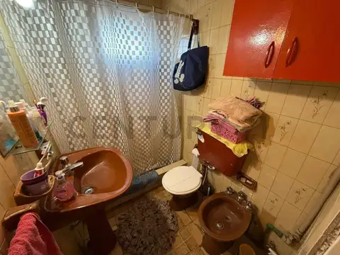 Venta Departamento Caseros 4 Ambientes 2do piso por Escalera Apto Credito