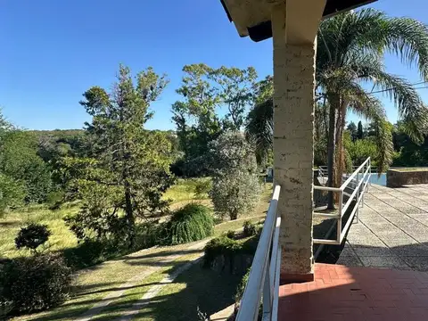 Casa 8 ambientes con 4 baños
