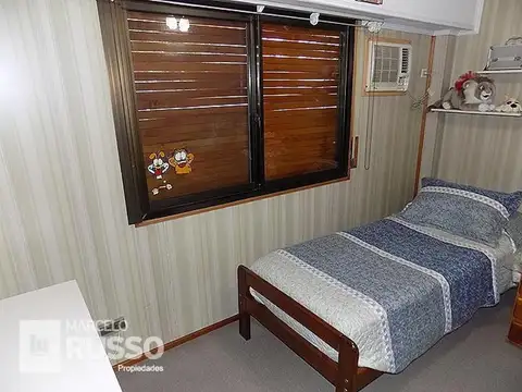 CHALET 5 AMBIENTES c/ PISCINA.