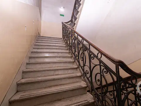 Edificio Comercial, ex Hotel en Venta en Monserrat.