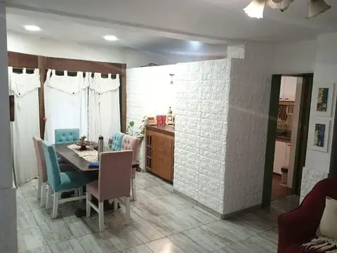 Casa en Venta con 2 cocheras