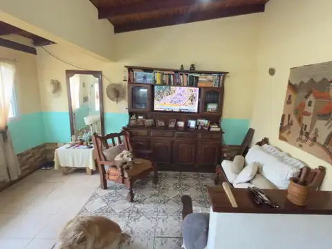 Casa en Venta con 2 cocheras