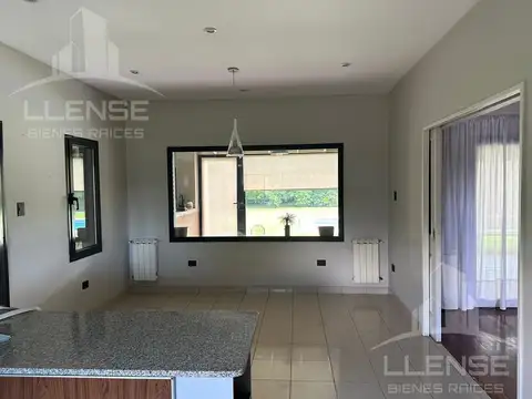 Casa en Venta con 4 cocheras
