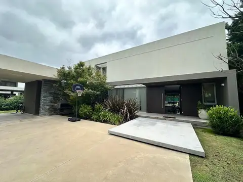 CASA EN VENTA 4 DORMITORIOS COUNTRY ALTOS DEL CHATEAU