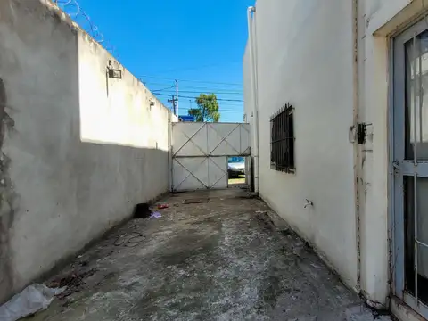 Galpon en Venta en Bernal Oeste, USD 140.000