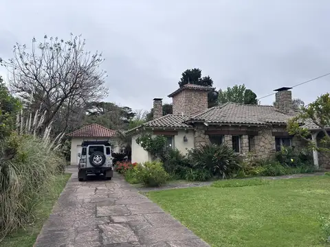 Casa en Las Lomas-Jockey a Valor Terreno !!!