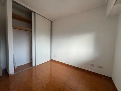 VENTA DPTO 2 AMB CASEROS CENTRO BALCÓN