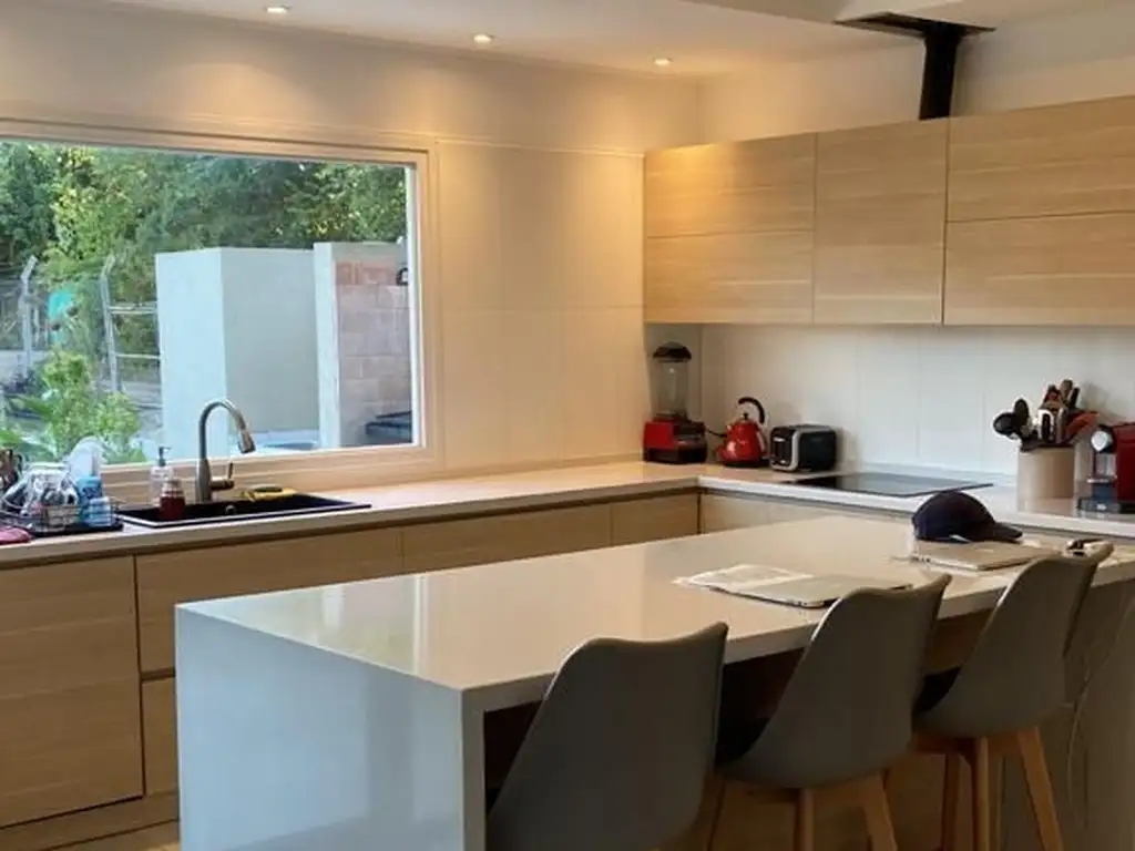 Casa en Alquiler con cochera