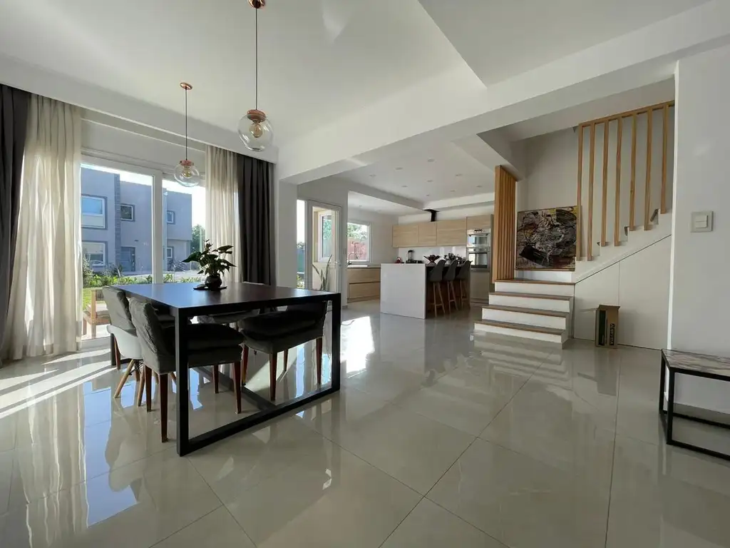 Casa en Alquiler en Buenos Aires Village - 3 dormitorios