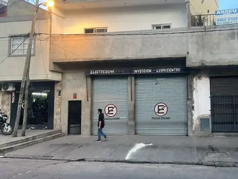 Unanue y Larreta "excelentes locales + oficina y galpon 800