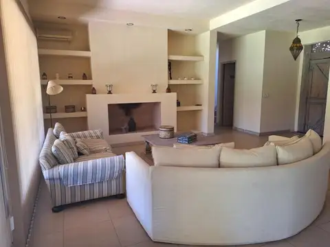 Casa en Venta en El Establo, USD 390.000