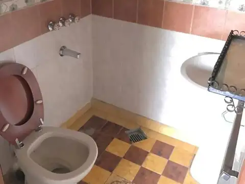 Casa 4 ambientes con 2 baños