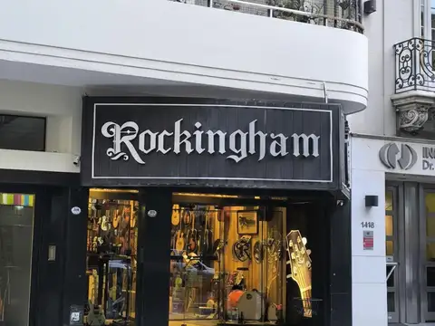 M. T. ALVEAR  y URUGUAY.  excelente local. amplio destino -  en venta