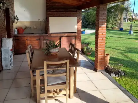 Hermosa Casa con Pileta, Vista al Golf en Indio Cua Country Club