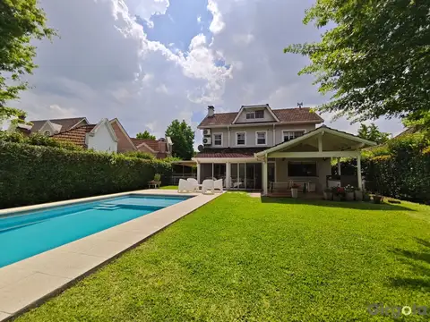 Venta Casa 4 ambientes El Casco de Moreno