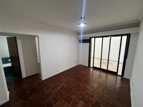 EXCELENTE DEPARTAMENTO 2 AMBIENTES CON PATIO CONTRAFRENTE 