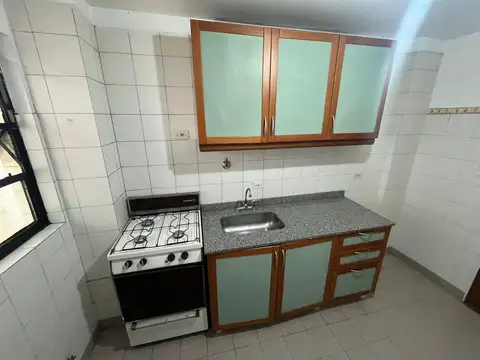 EXCELENTE DEPARTAMENTO 2 AMBIENTES CON PATIO CONTRAFRENTE 