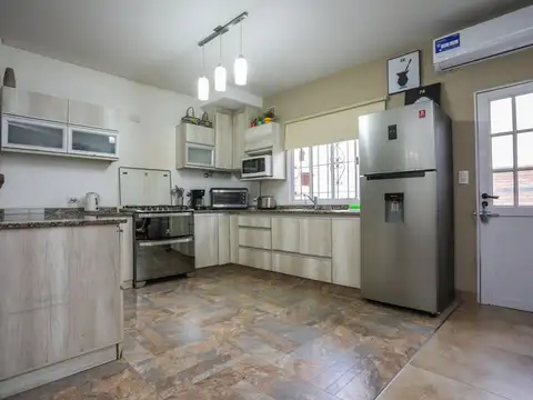VENTA CASA 4 AMB. PATIO VILLA LUGANO APTO CREDITO!