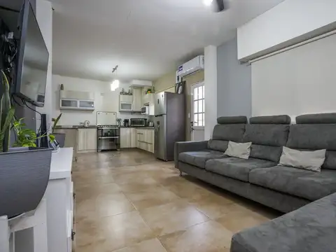 VENTA CASA 4 AMB. PATIO VILLA LUGANO APTO CREDITO!