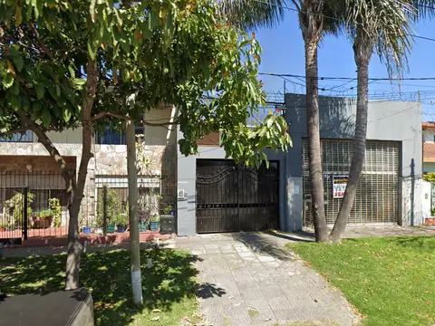 CASA 3 DORMITORIOS FRENTE A LA ESTACIÓN DE TRENES DE NOGUES