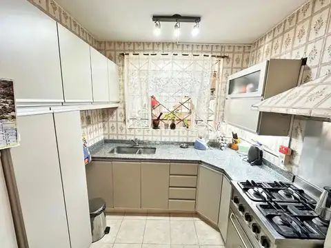 GRAN CASA EN LOTE PROPIO 6 AMBIENTES EN VILLA BALLESTER !