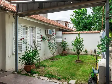 Zona Sur. B° Los Tarcos. Mza 812 B. Casa 100