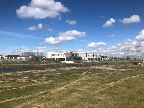 Venta Lote al agua, Barrio Riberas, Puertos del Lago con financiación