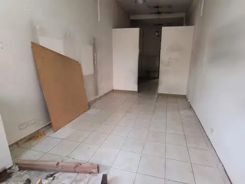 LOCAL EN VILLA BALLESTER CENTRO, S/ MARENGO ENT PUEYRREDON