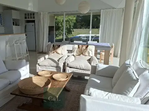 Casa 5 ambientes con 2 baños