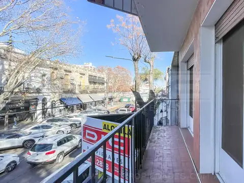 Oficina 8 ambientes con 2 baños
