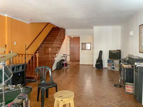 Oficina 8 ambientes con 2 baños
