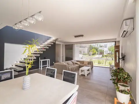 VENTA CASA 4 AMBIENTES NUEVO QUILMES  LOTE INTERNO