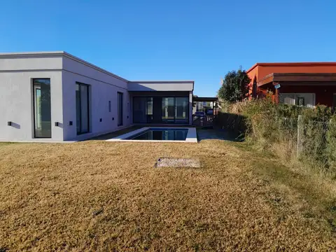 Casa en Venta en Pilar del Este - Santa Elena, USD 179.000