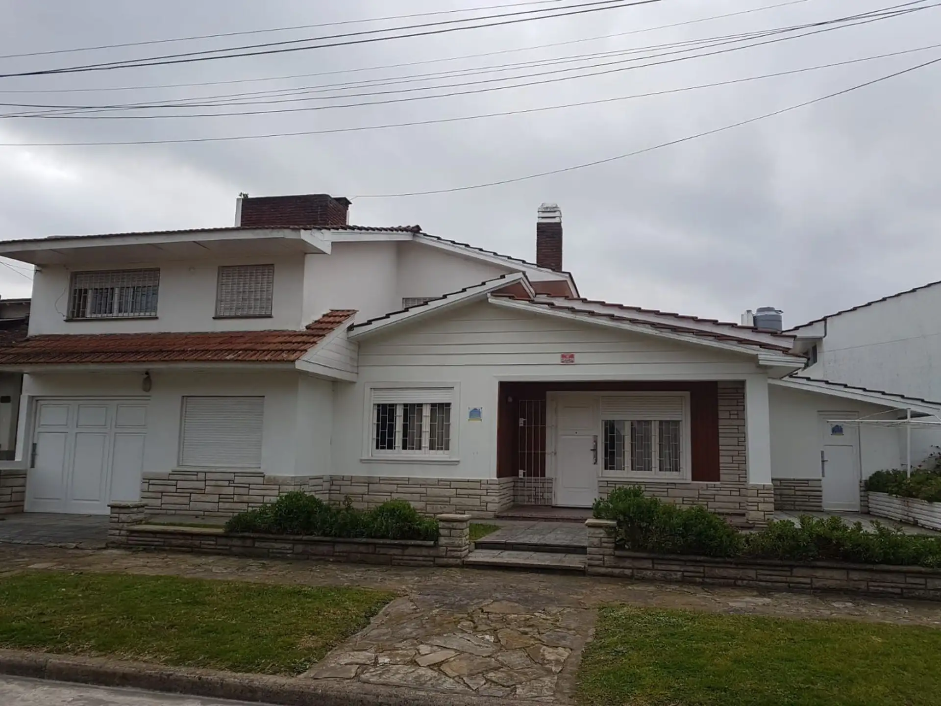 CHALET DE 5 AMBIENTES EL FARO