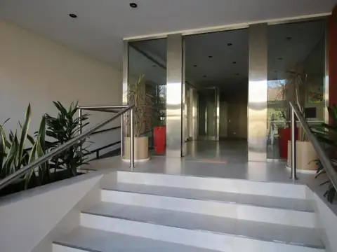 VENTA DE GARAJE CON 47 COCHERAS SUBSUELO Y PLANTA BAJA EN VILLA SANTA RITA