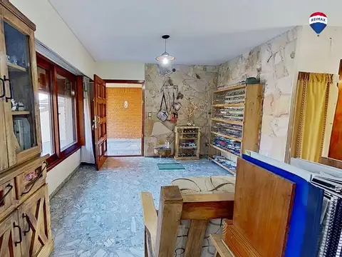 Casa en Venta con 3 cocheras