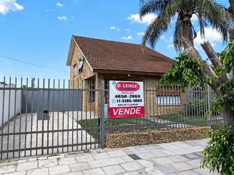 CASA 4 AMBIENTES EN VENTA - HAEDO NORTE