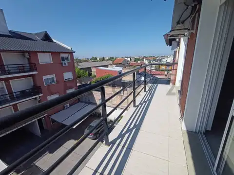 VENTA departamento 2 amb. con balcon en Sarandi