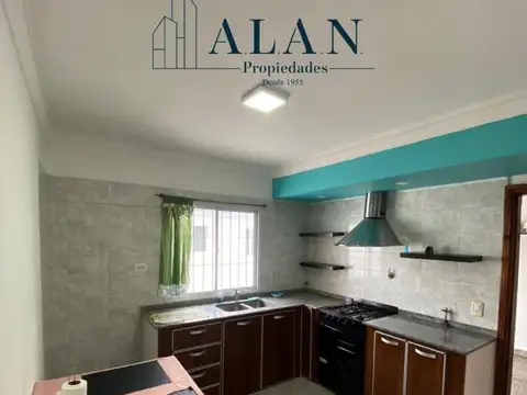 Casa en Alquiler con 2 cocheras