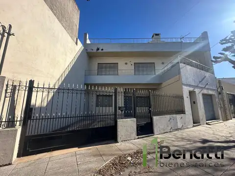 PH 3 amb al frente en PLANTA BAJA. DOBLE COCHERA Y PATIO