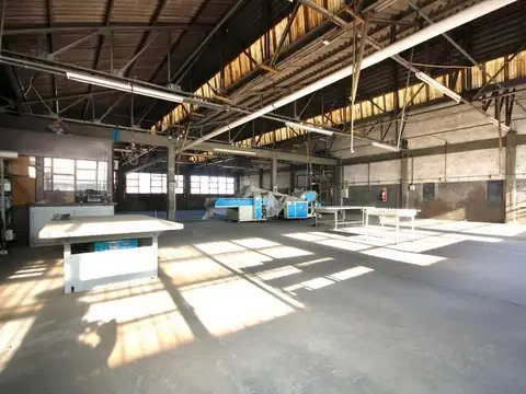 Venta Nave Industrial 1.465 m2 en Villa Dominico Avellaneda
