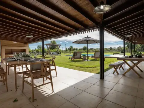 CASA ESTRENAR SANTA CATALINA LUJAN PERMUTA PILETA
