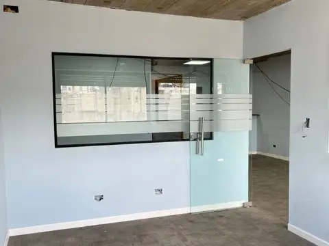 Monserrat, Alquiler oficina con cocina y baño privado.